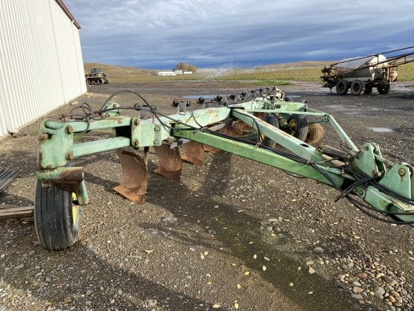 JD 3710 9 btm plow