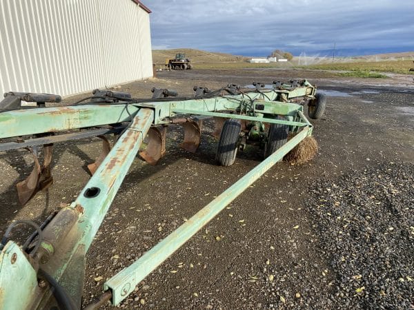 JD 3710 9 btm plow - Image 2