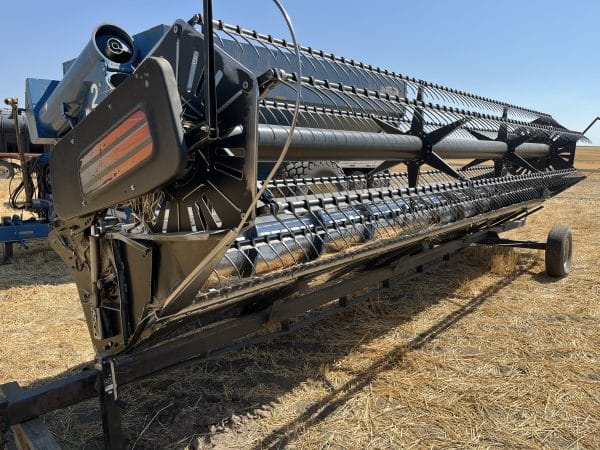 1993 Gleaner R72 w/24’ header & cart - Image 3