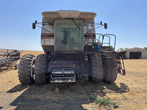 1993 Gleaner R72 w/24’ header & cart - Image 4