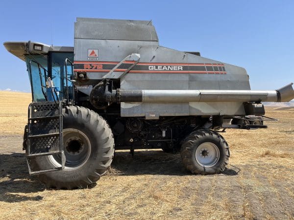 1993 Gleaner R72 w/24’ header & cart - Image 2