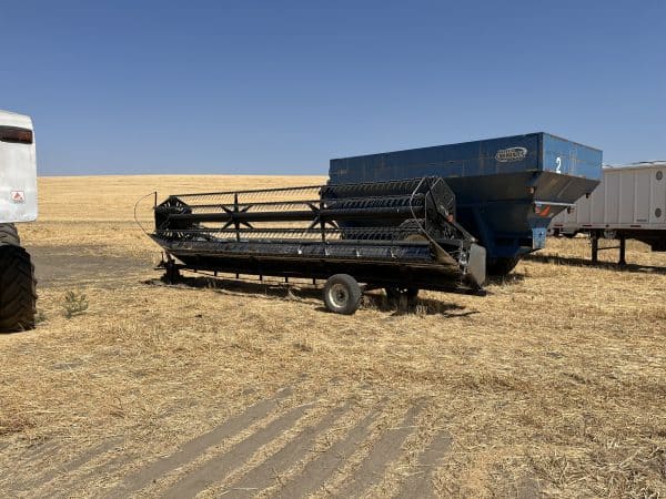 1993 Gleaner R72 w/24’ header & cart - Image 6