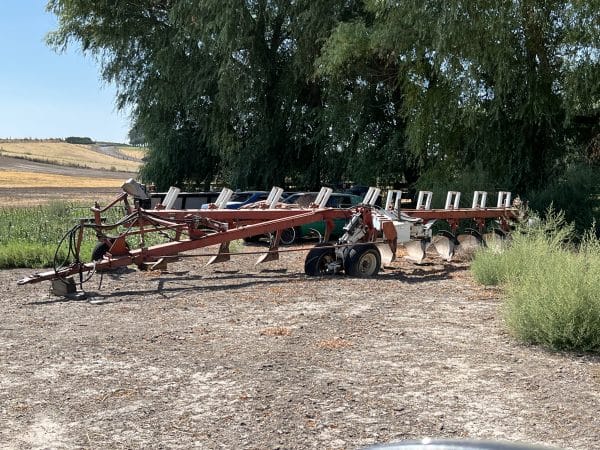 IH 10-bottom plow