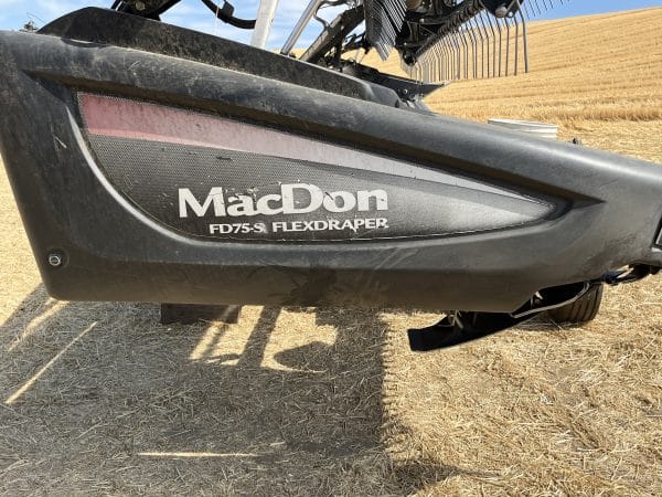 2013 MacDon FD75 35’ flex Draper header - Image 3