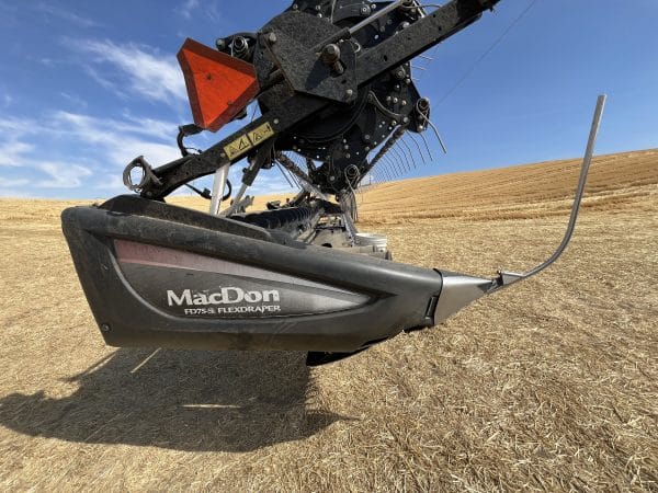 2013 MacDon FD75 35’ flex Draper header - Image 2