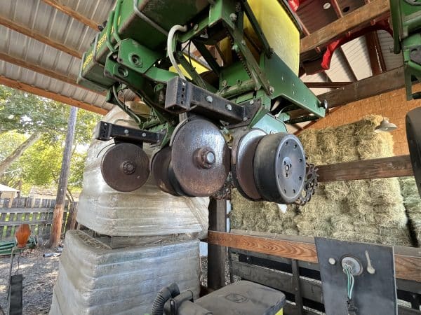 JD 1720 12-row planter - Image 8