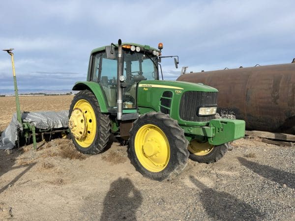 2011 JD 7330 - Image 2