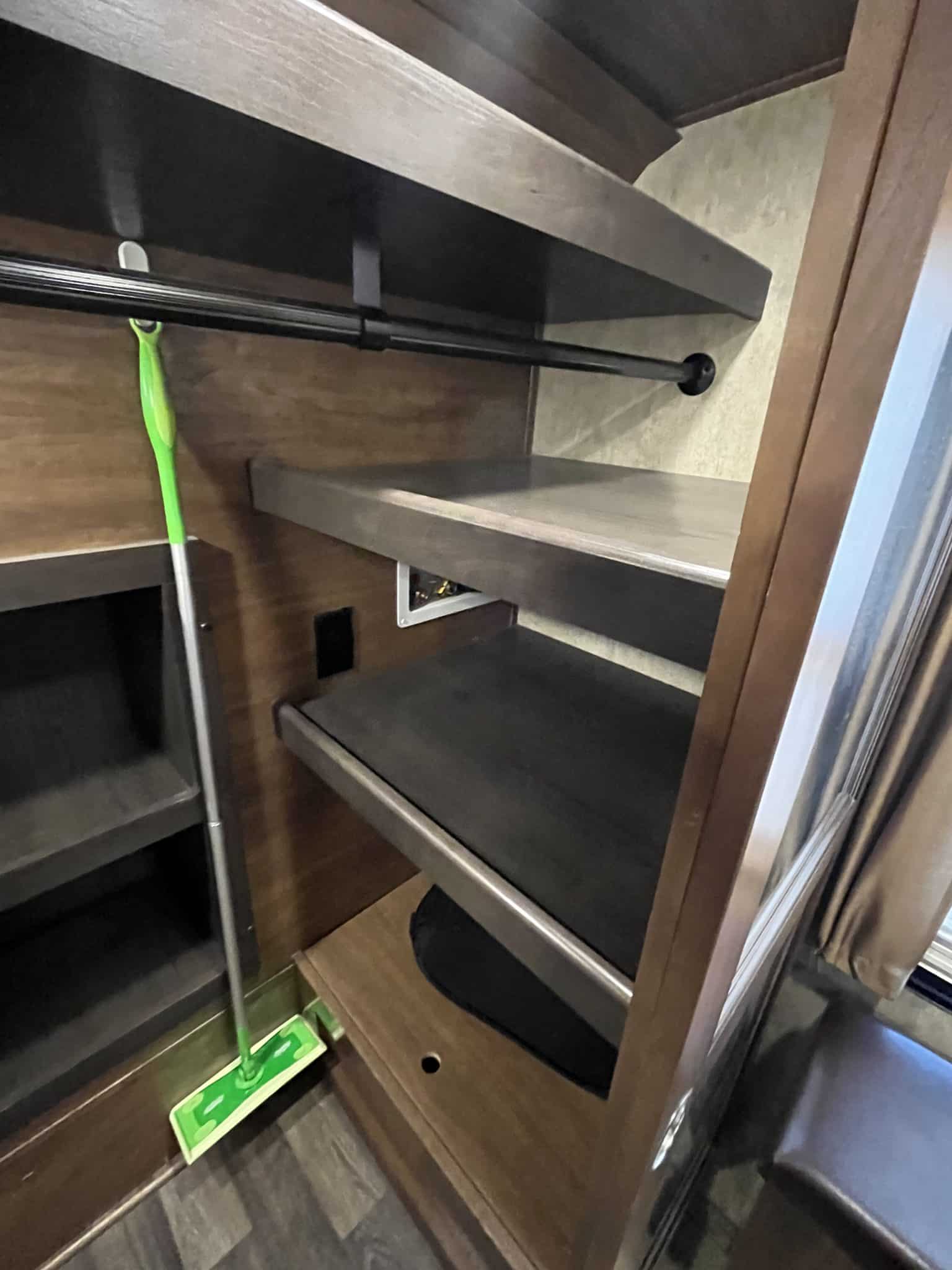 2015 Keystone Montana 5th Wheel Travel Trailer Burlingame Machinery