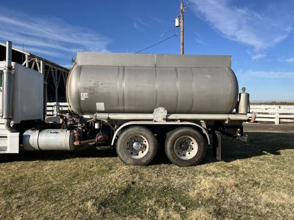 1989 Peterbilt 3000 gal water truck - Image 7