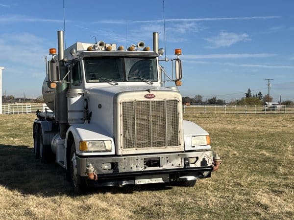 1989 Peterbilt 3000 gal water truck - Image 12