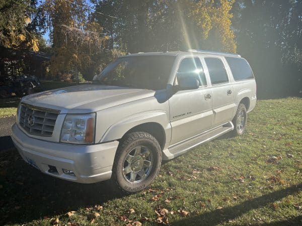 2005 Cadillac Escalade ESV - Image 2