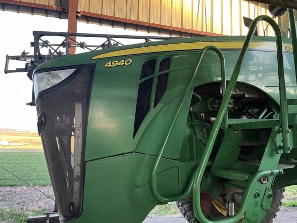 2014 JD 4940 Sprayer - Image 2