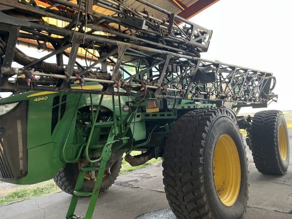 2014 JD 4940 Sprayer - Image 4