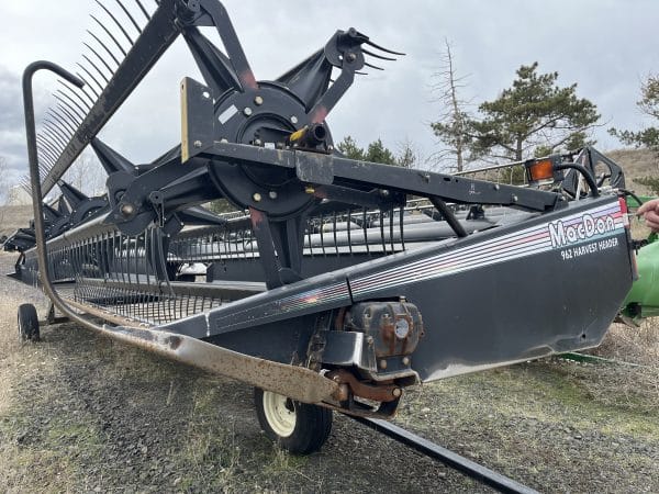 2001 MacDon 962 30’ header & cart