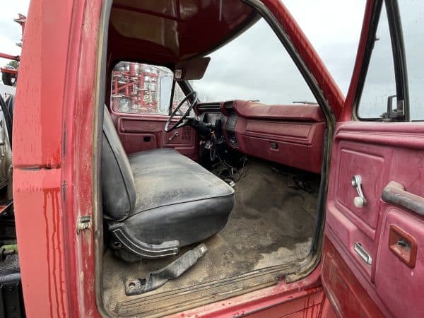 1981 Ford F600 - Image 9