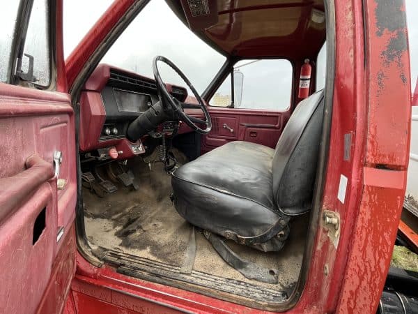 1981 Ford F600 - Image 13