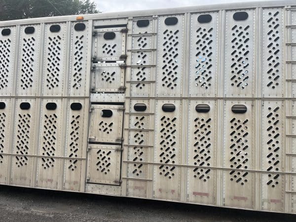 1983 48’ Wilson Cattle Trailer - Image 4