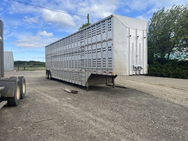 1979 Merritt 45’ cattle trailer w/hog panels