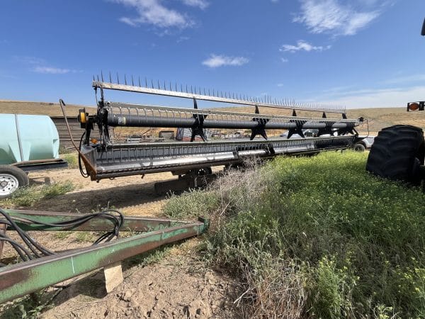 1996 Gleaner R72 w/30’ MacDon header - Image 2