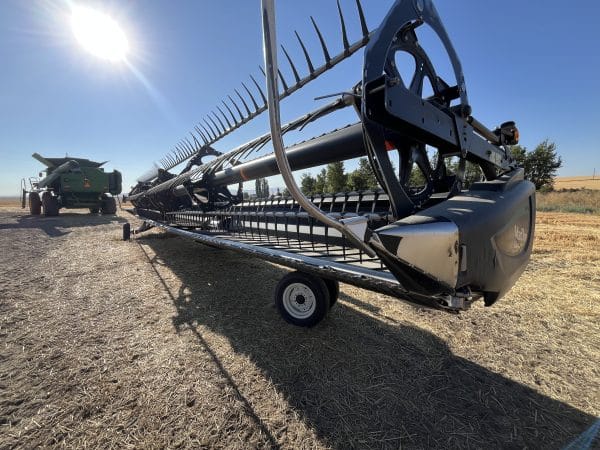 2012 JD S680 w/40’ header - Image 14