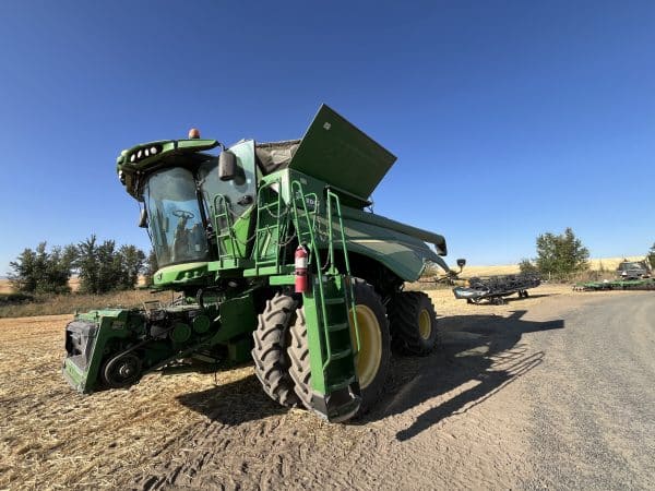 2012 JD S680 w/40’ header - Image 2
