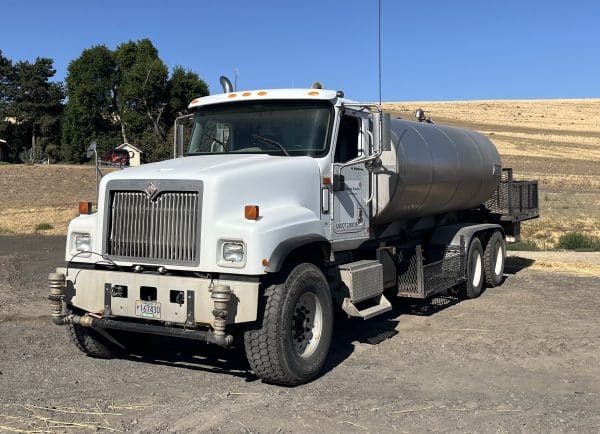 2000 IH water truck