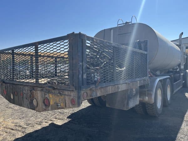 2000 IH water truck - Image 6