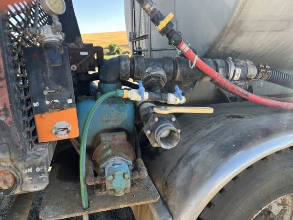 2000 IH water truck - Image 5