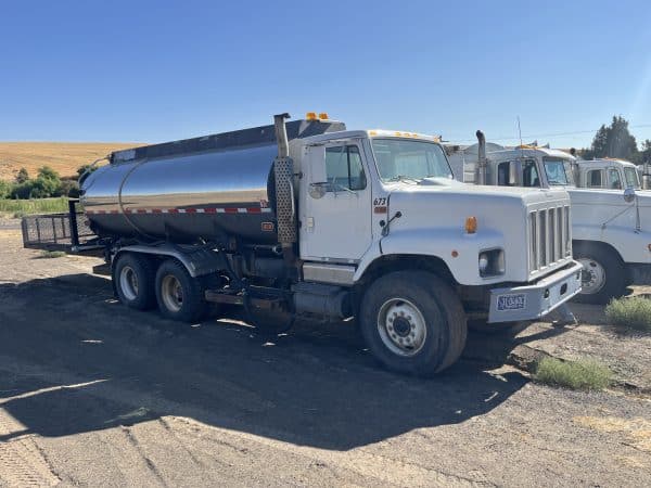 2004 IH water truck