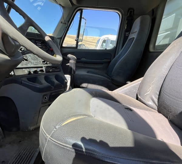 2002 Freightliner - Image 2