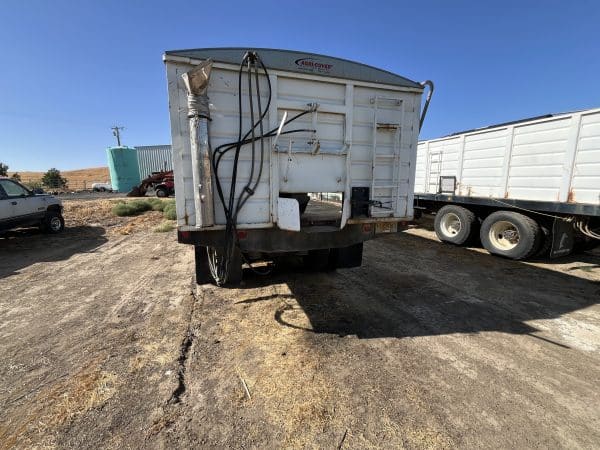 2002 Freightliner - Image 3