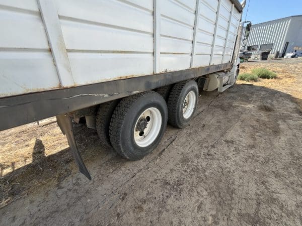 2002 Freightliner - Image 4