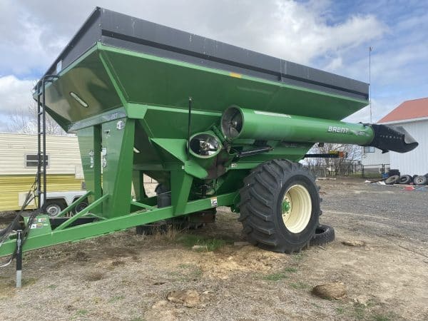 2013 Brent 882 grain cart