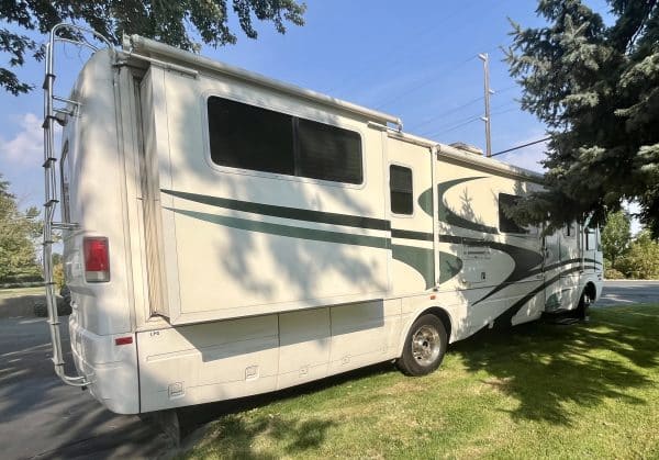 2002 36’ Dolphin LX Motorhome - Image 4