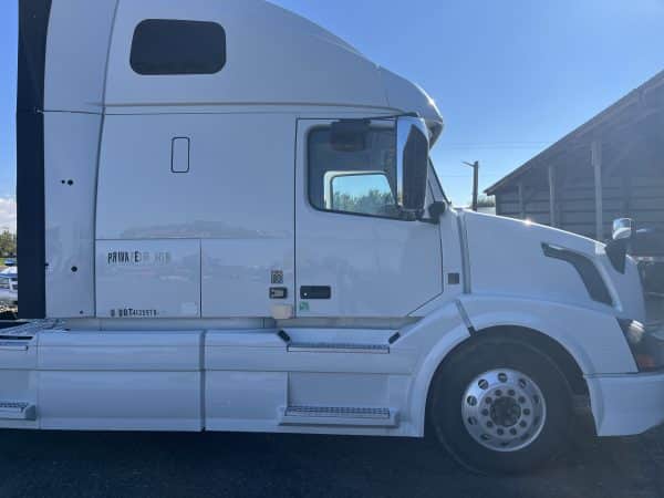 2015 Volvo D13 - Image 5