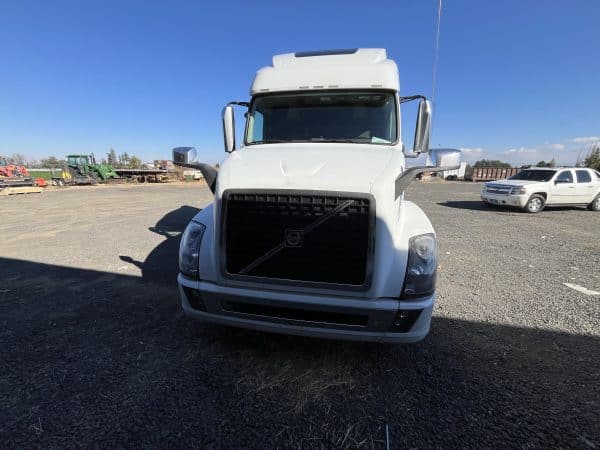 2015 Volvo D13 - Image 8