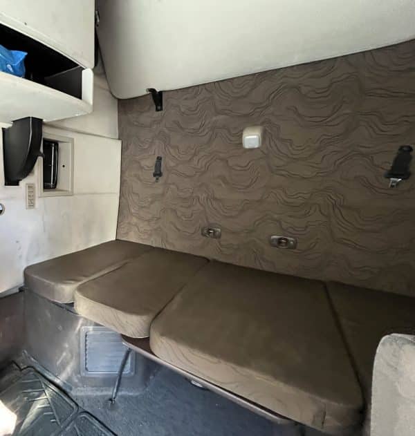 2015 Volvo D13 - Image 10