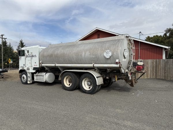 1984 Freightliner water truck