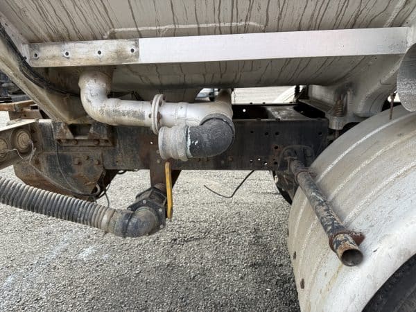 1984 Freightliner water truck - Image 18