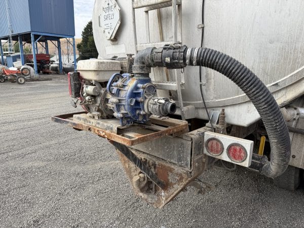 1984 Freightliner water truck - Image 15