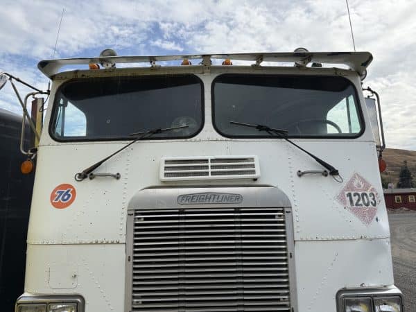 1984 Freightliner water truck - Image 14