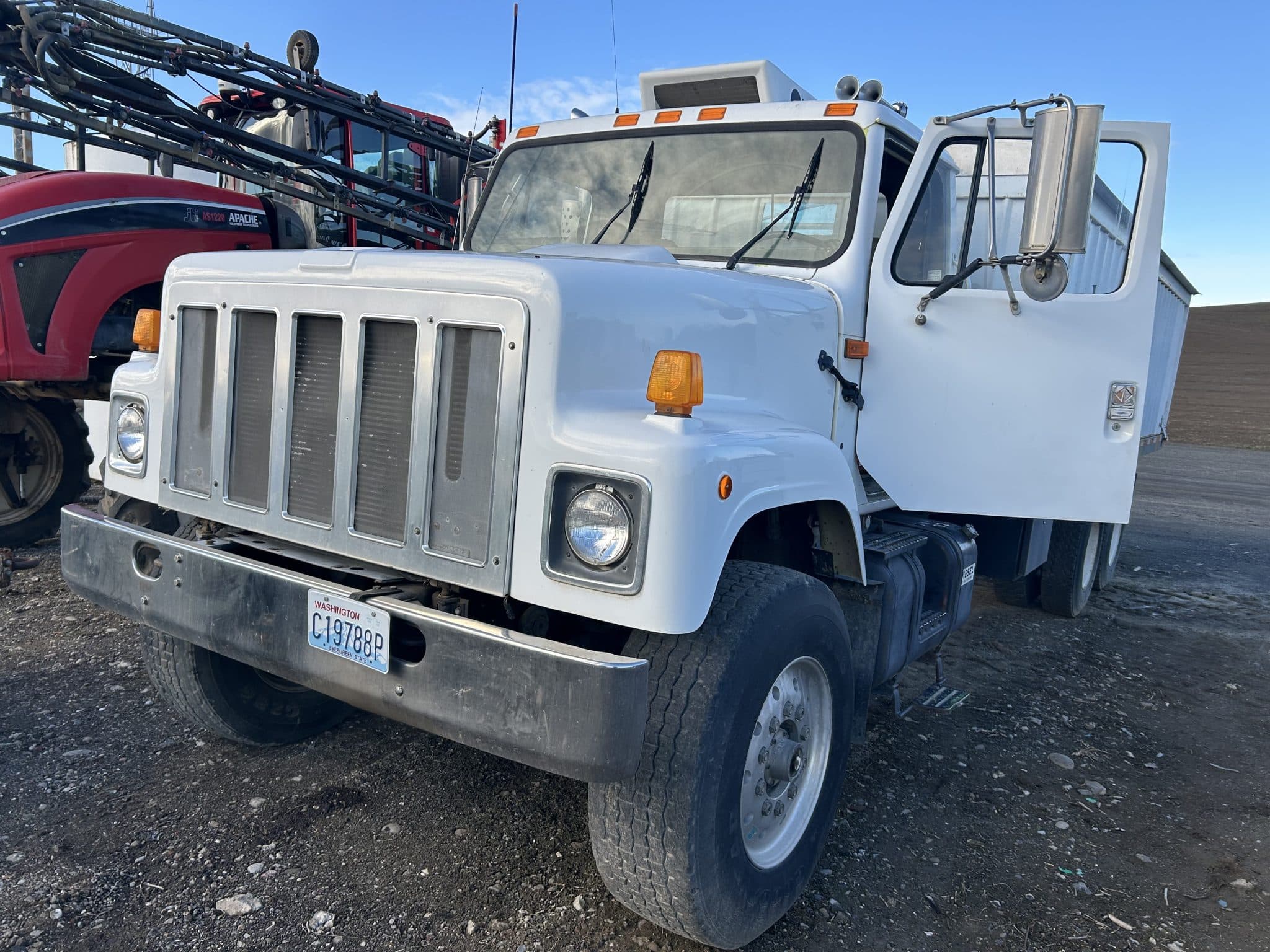 1995 IH Navistar 2574 tandem axle