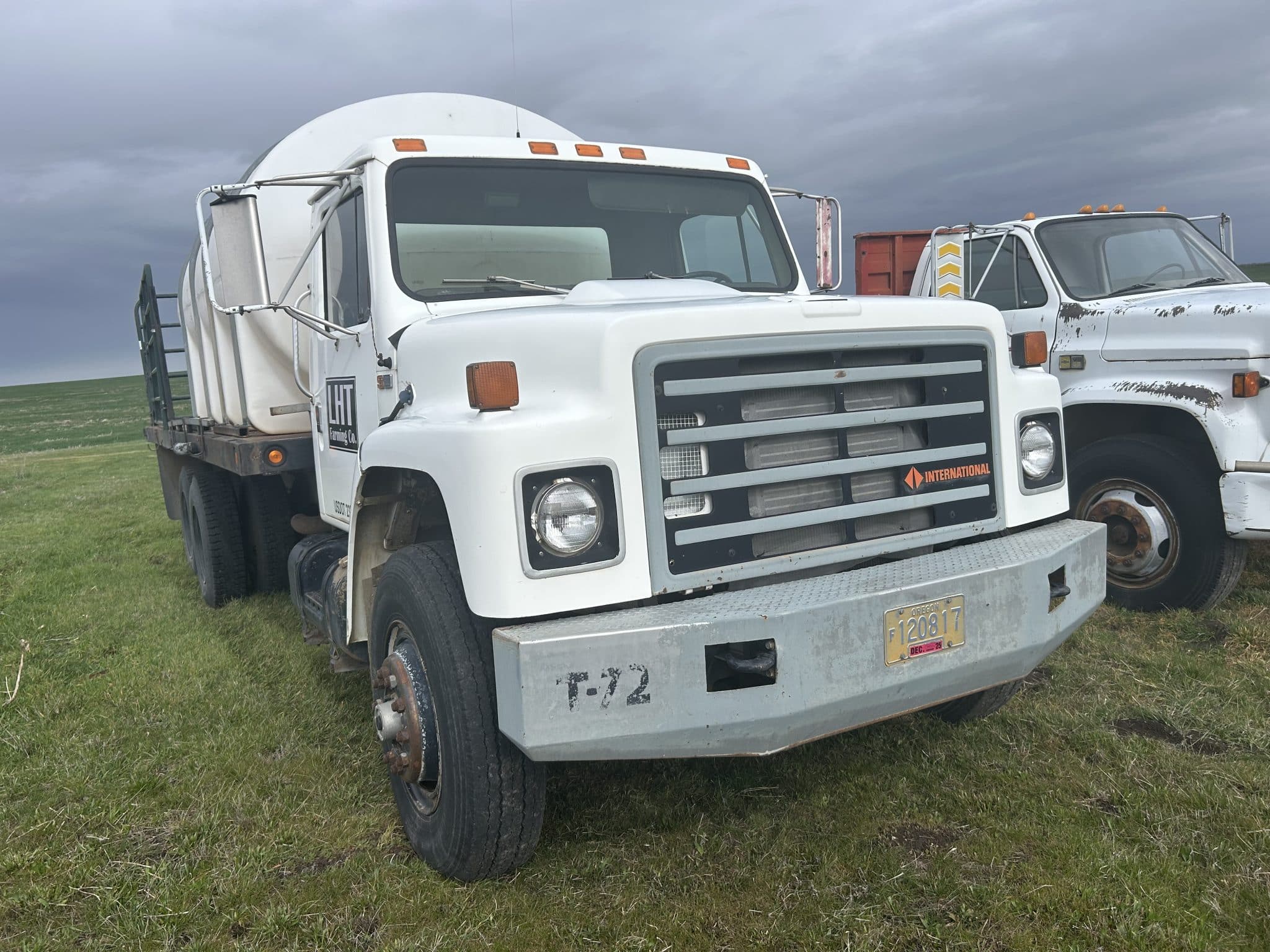 1985 IH 1900 tandem axle 2500 gal water tank