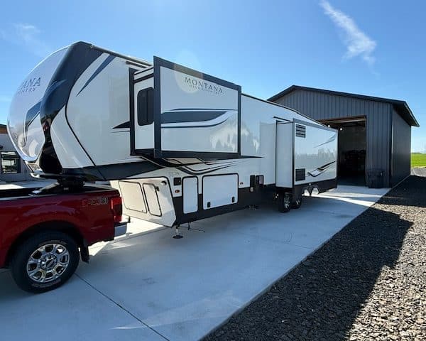 2022 Keystone Montana High Country 331RL fifth wheel in excellent condition