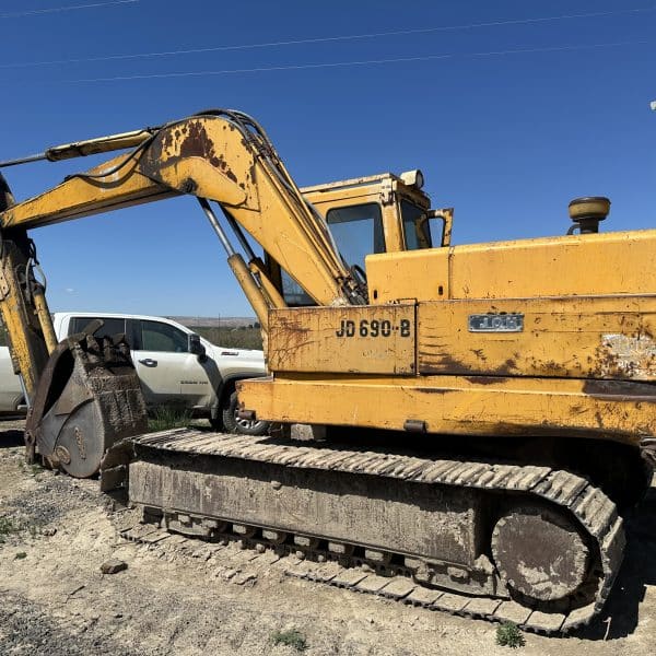 JD 690-B Excavator