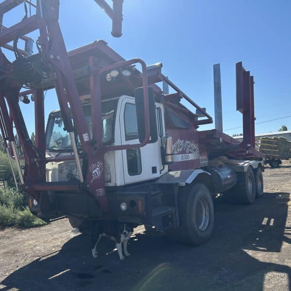 2008 Stinger 8500 12-bale stacker, 36,000 miles, 1077 hrs, 121,800 total bales