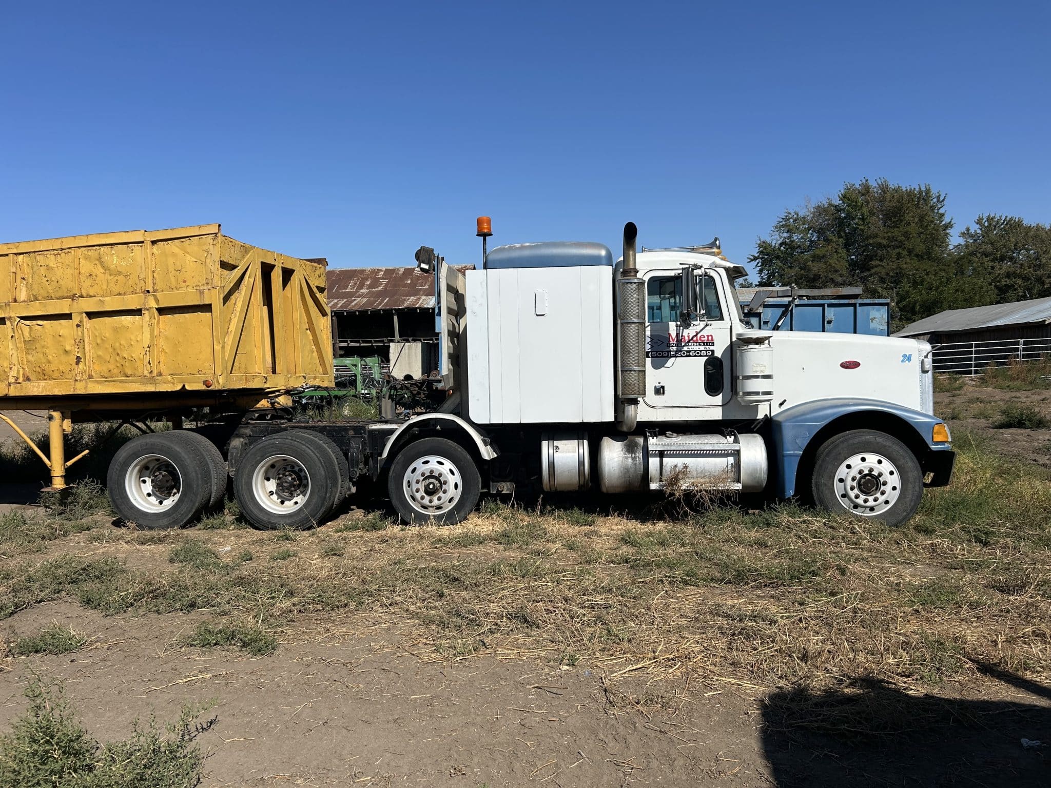 1989 Peterbilt, 13 sp, rebuilt Cummins Big Cam 400, 1,247,000 miles, jake brake