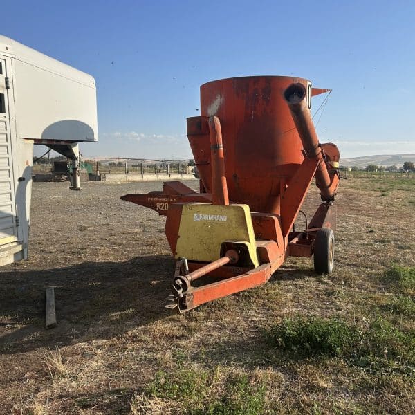 Farmhand Feedmaster chopper/mixer